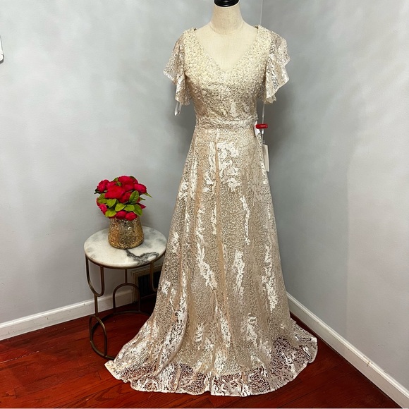 Mac Duggal Embroidered Flutter Ruffle Sleeve V-Neck Gown In Ivory & Nude New Tag - Picture 5 of 17